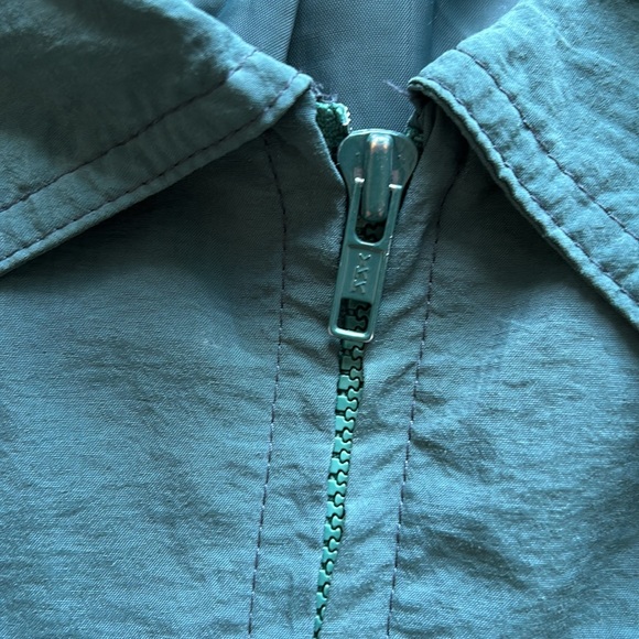 green windbreaker - Picture 5 of 5
